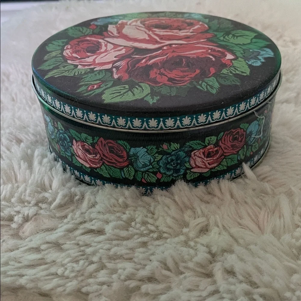 Vintage floral round